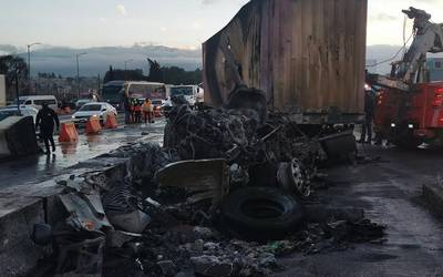 Vuelva y se incendia tráiler en la México-Puebla - El Sol de Toluca |  Noticias Locales, Policiacas, sobre México, Edomex y el Mundo